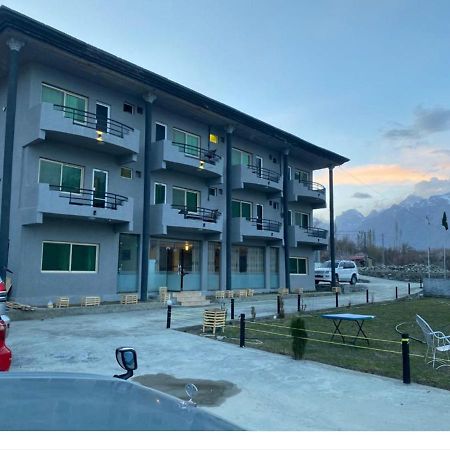 Eat And Read Hotel Skardu Buitenkant foto