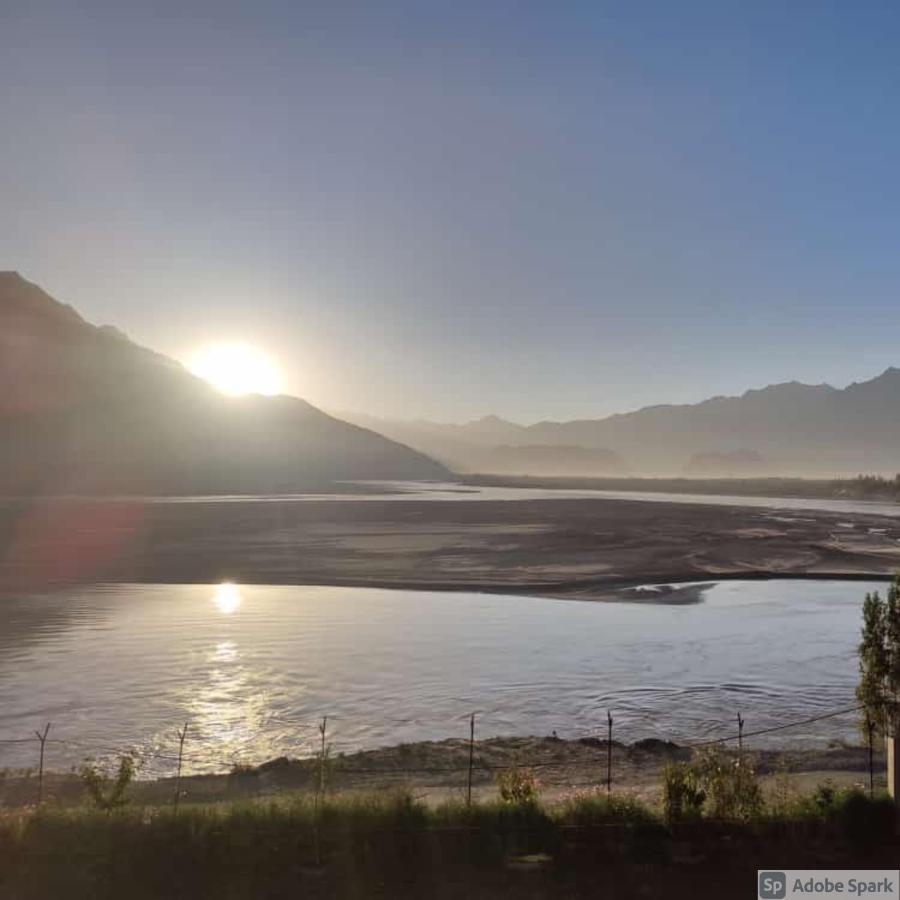 Eat And Read Hotel Skardu Buitenkant foto