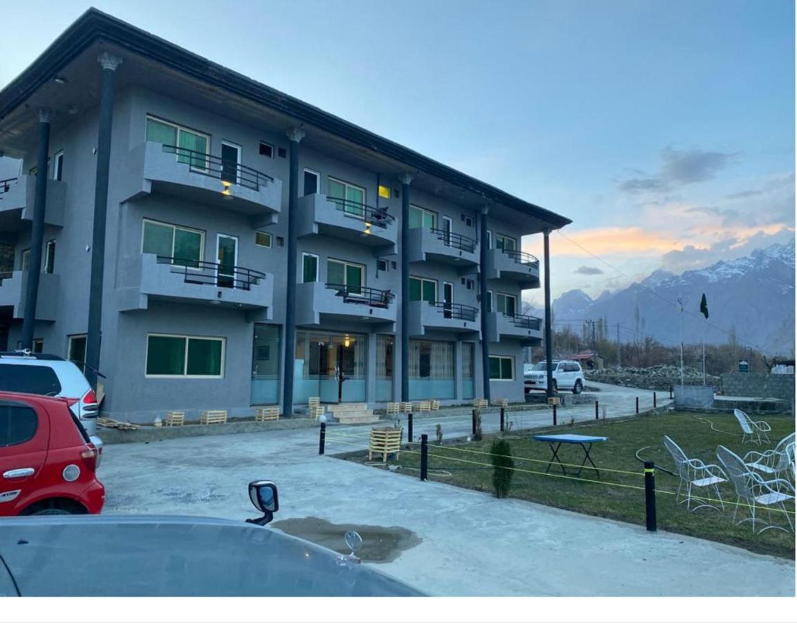 Eat And Read Hotel Skardu Buitenkant foto