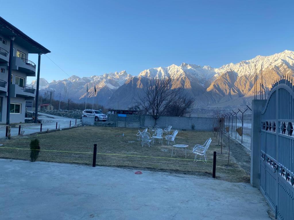 Eat And Read Hotel Skardu Buitenkant foto