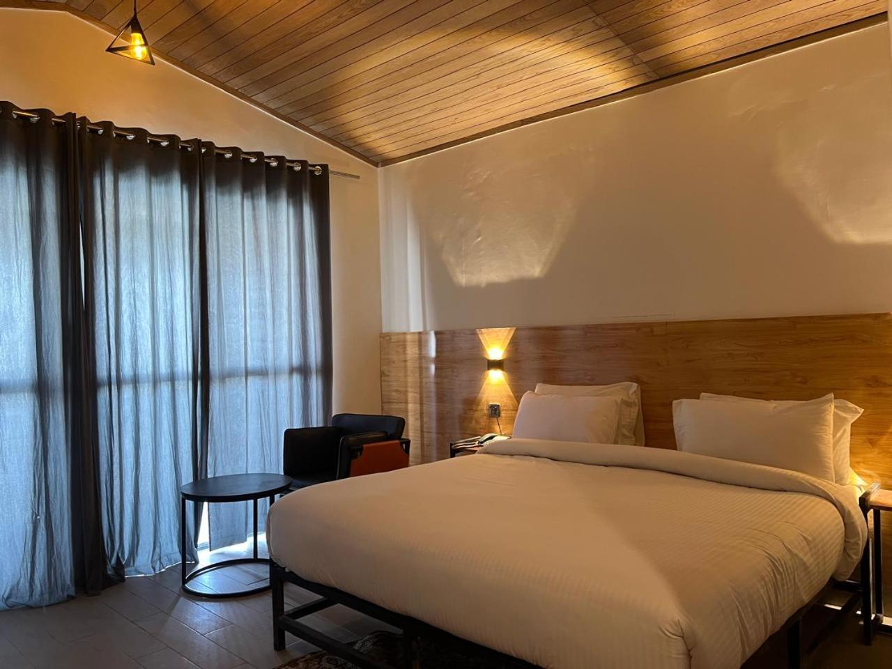 Eat And Read Hotel Skardu Buitenkant foto