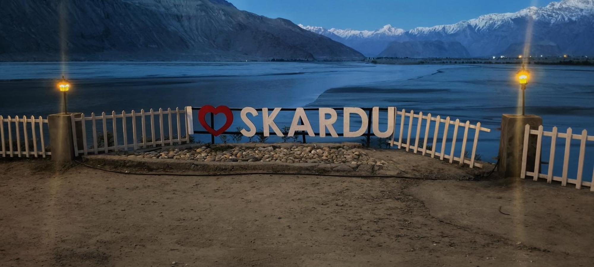 Eat And Read Hotel Skardu Buitenkant foto